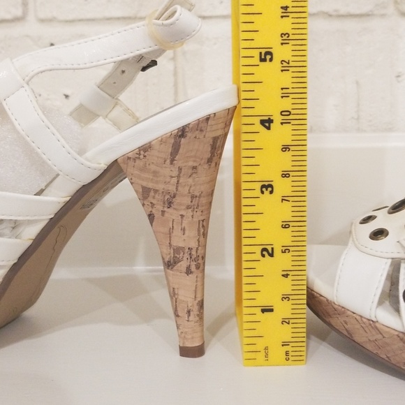 Breckelle's White Cork Heels - Picture 4 of 8